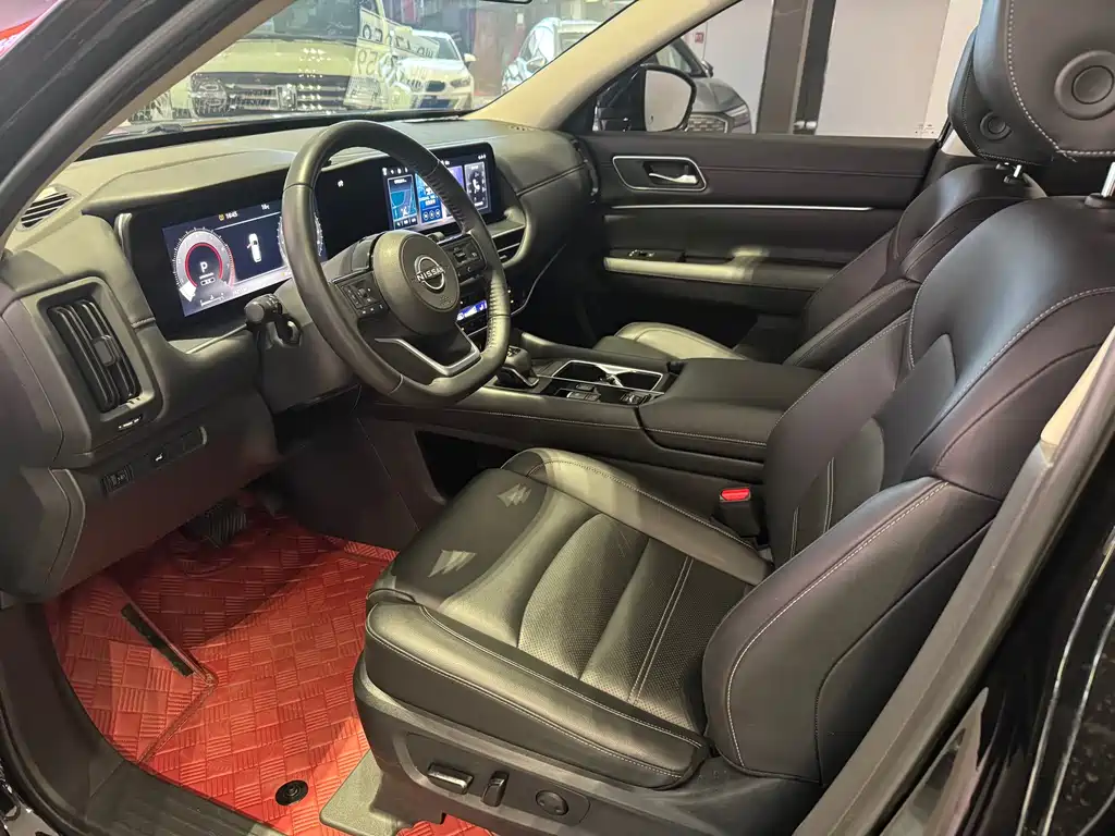 NISSAN EXPLORING THE LAND