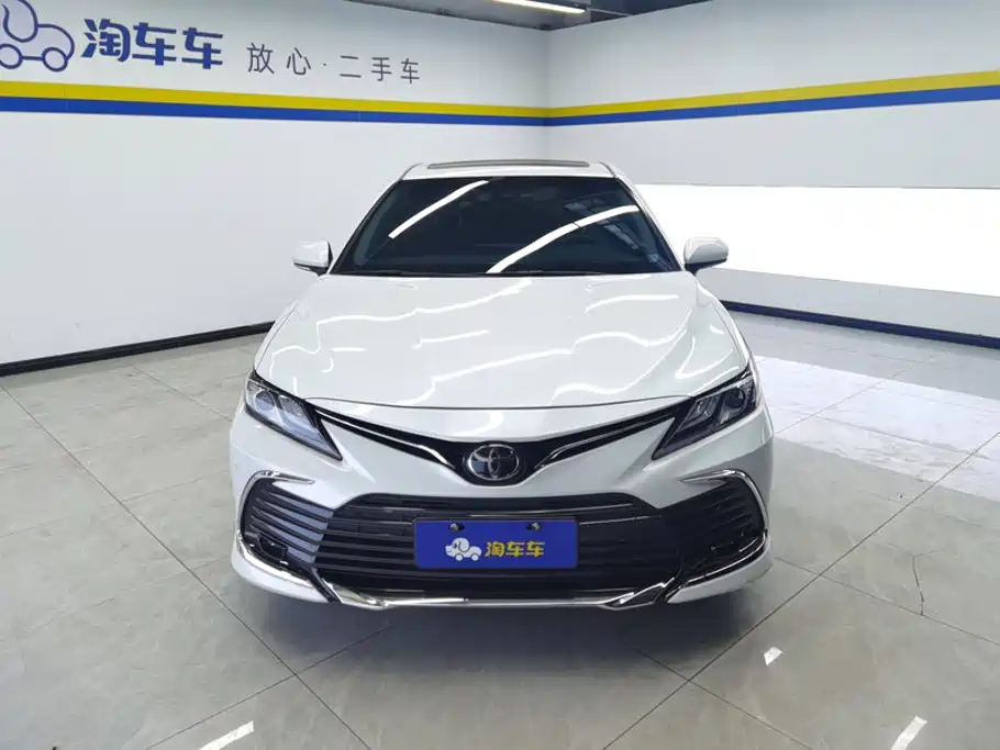 Toyota Camry 2023 2.0G Luxury