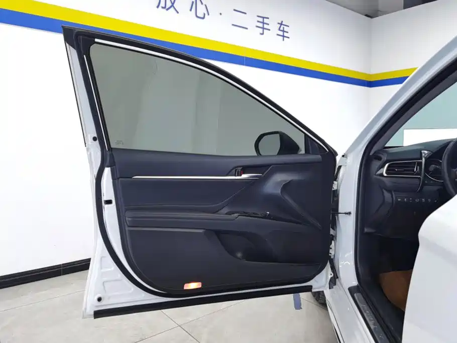 Toyota Camry 2023 2.0G Luxury