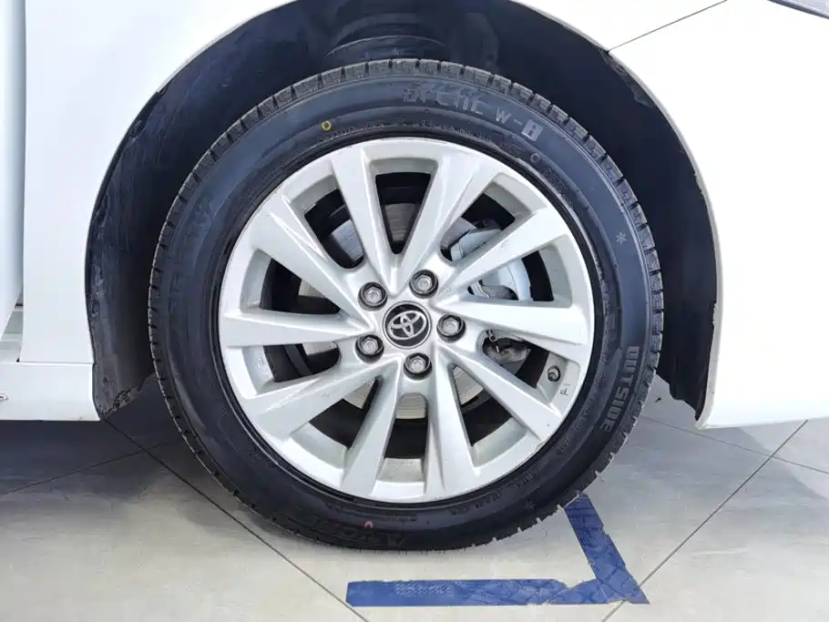 Toyota Camry 2023 2.0G Luxury