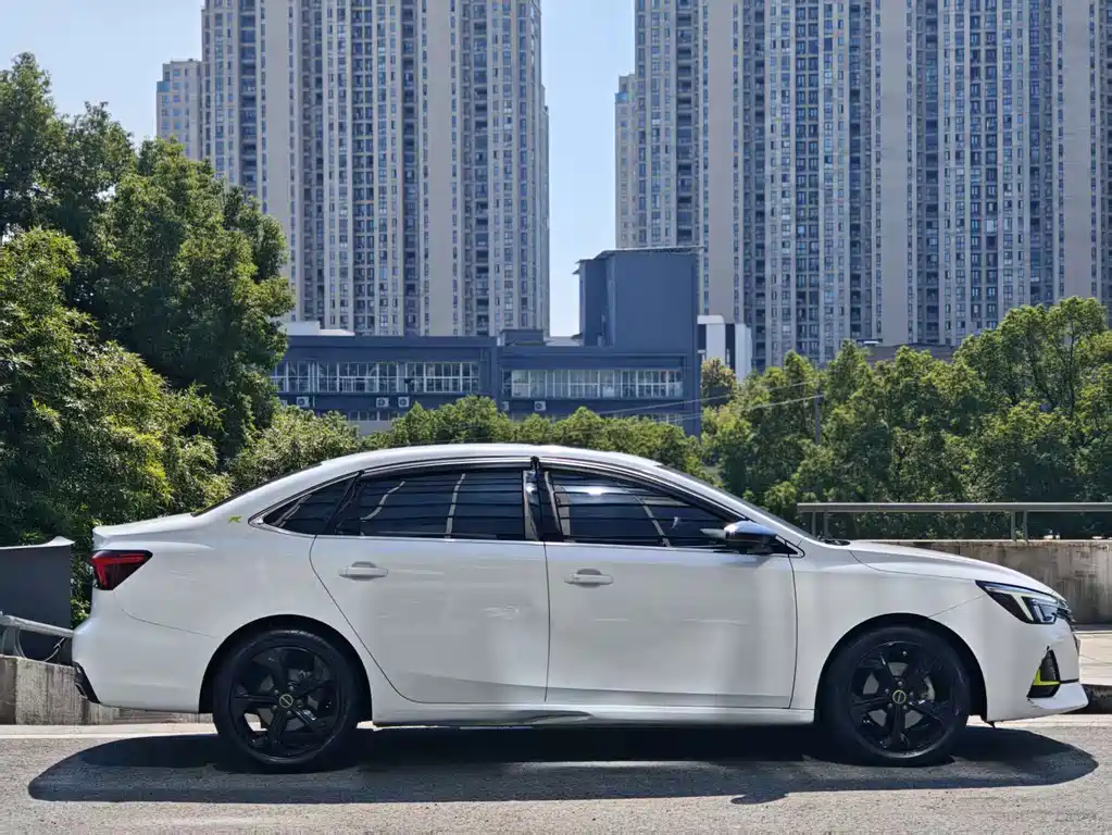 Roewe i6 MAX New Energy — миниатюра 5