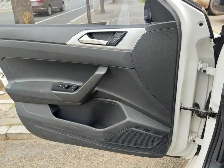 Volkswagen Polo — миниатюра 7