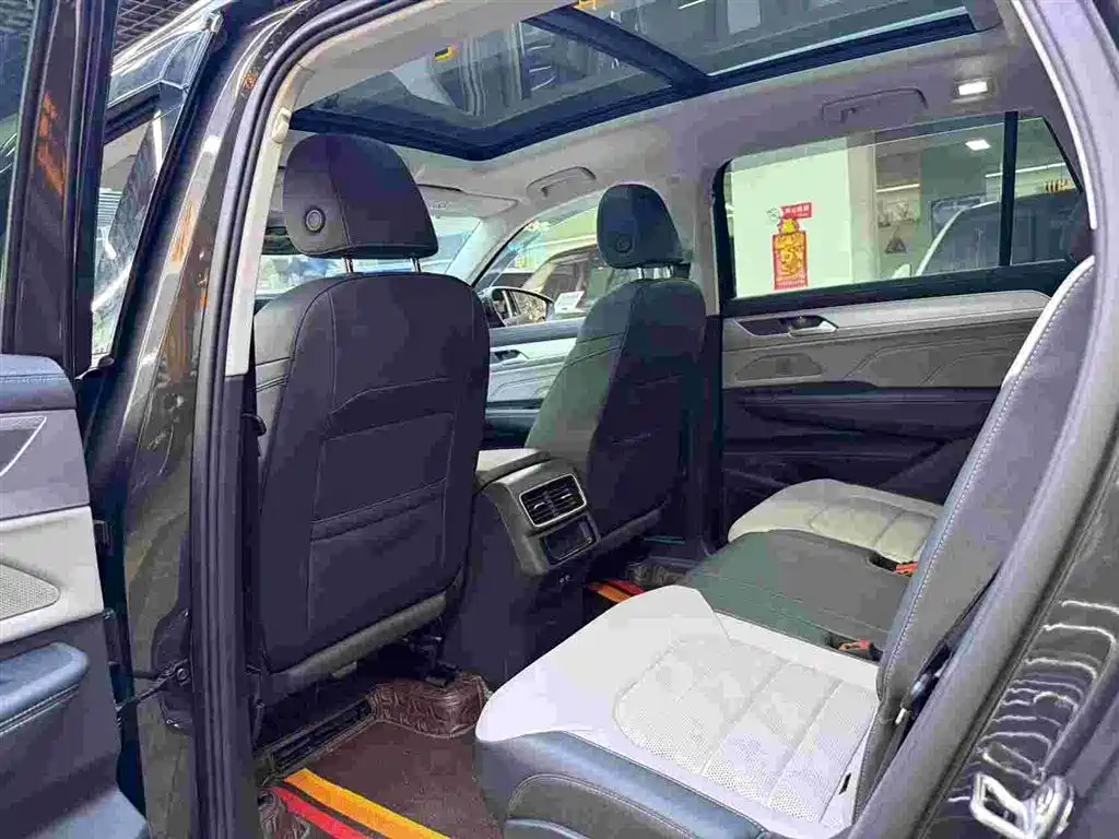 Volkswagen Tavendor 2023 330TSI Luxury