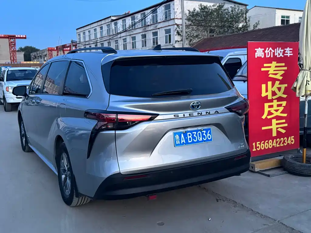 Toyota Sienna — миниатюра 4