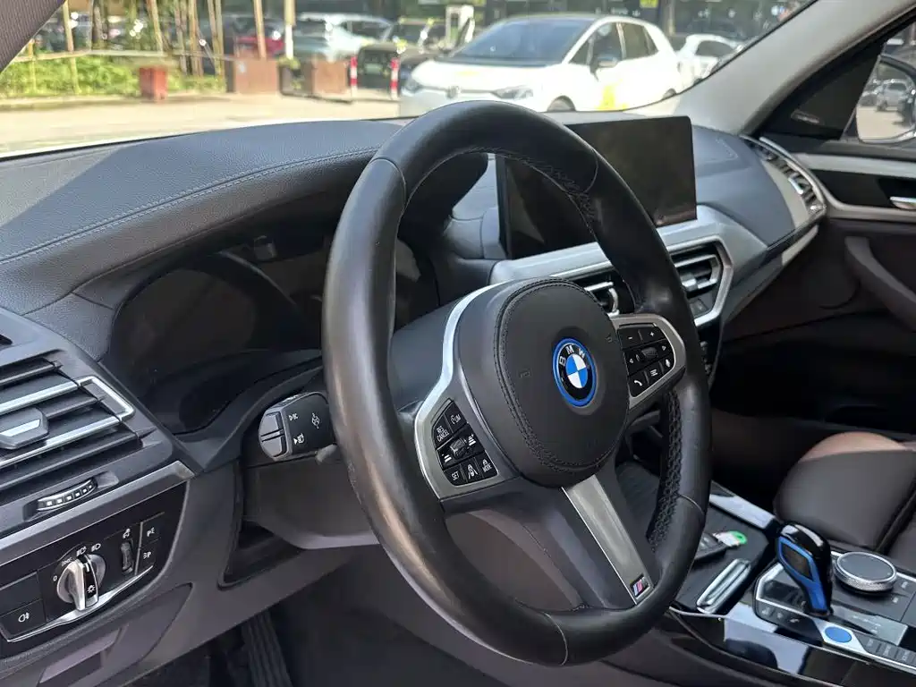 BMW iX3 — миниатюра 3