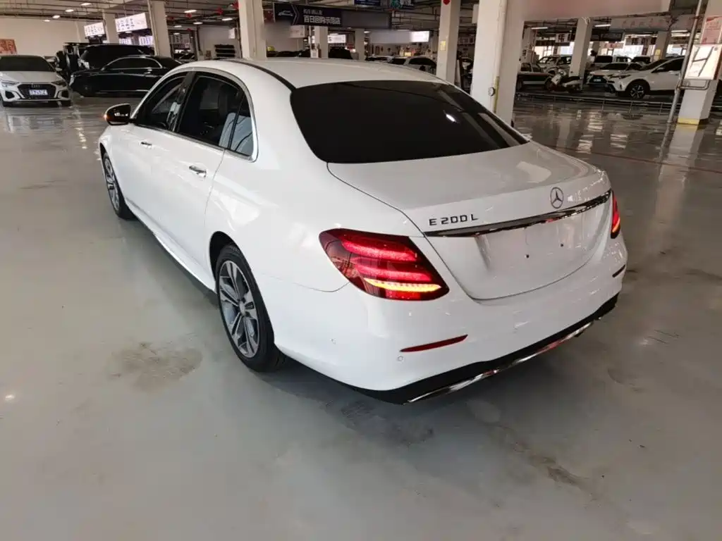 Mercedes-Benz E-Class — миниатюра 5