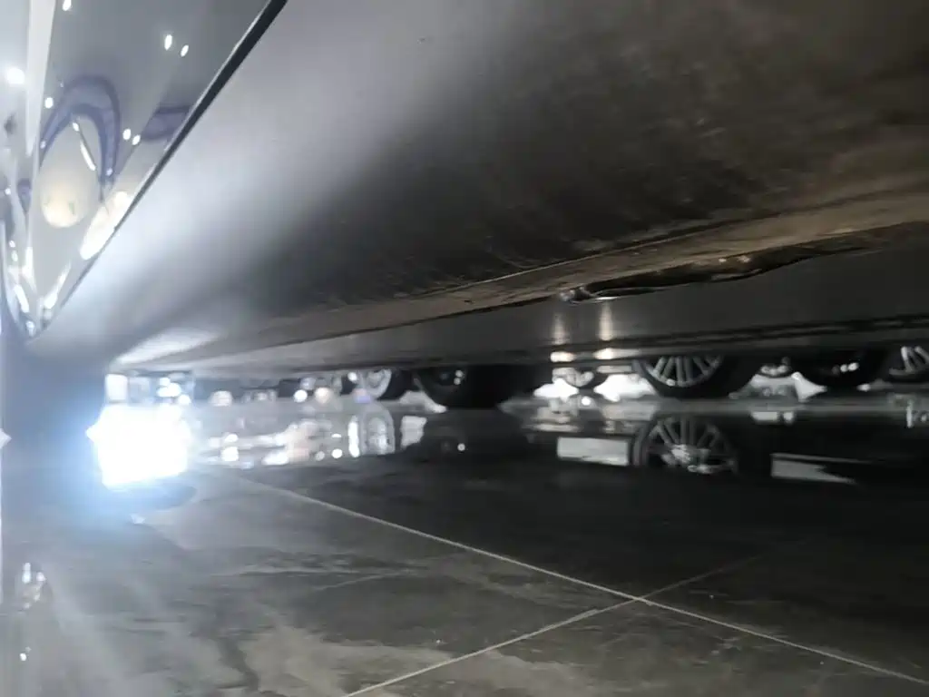 Tesla Model Y — миниатюра 21