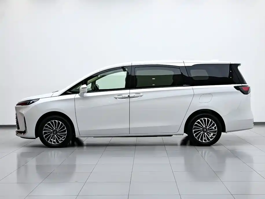 Buick GL8 Hybrid — миниатюра 5