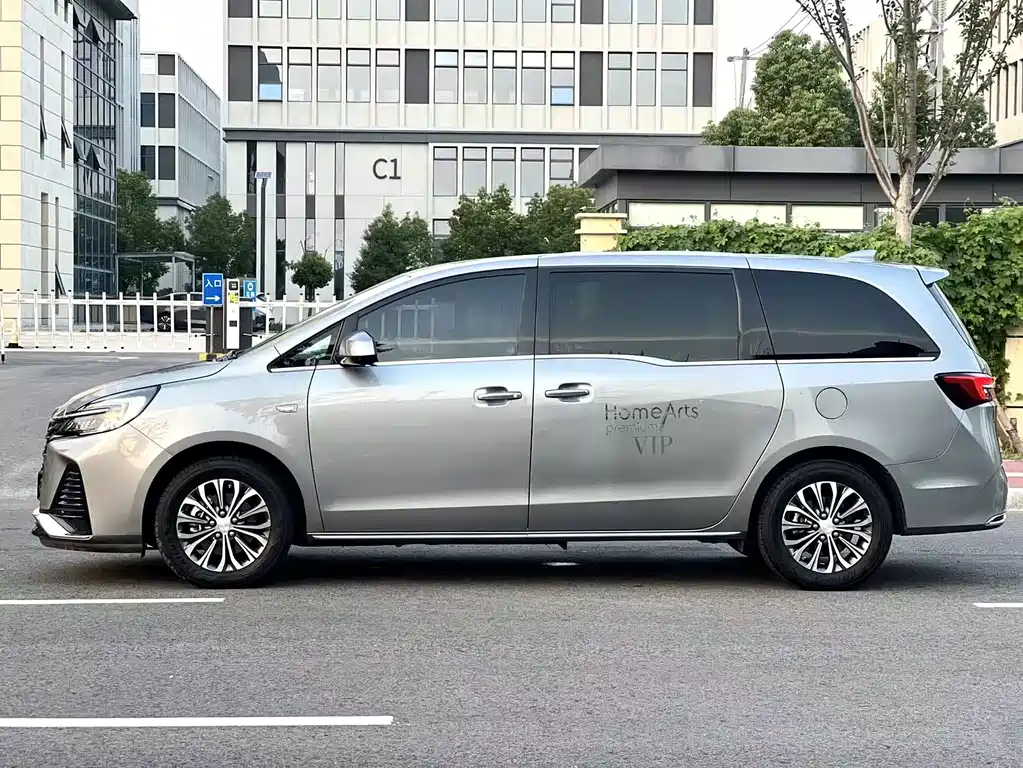 Buick GL8 — миниатюра 7