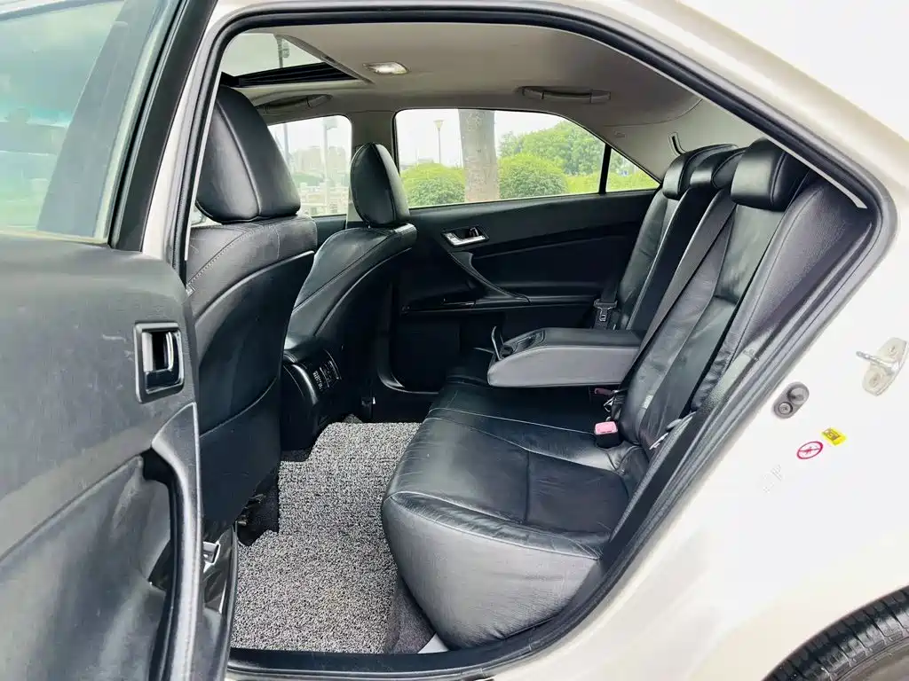 Toyota Reiz — миниатюра 6