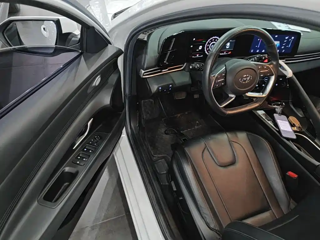 Hyundai Elantra — миниатюра 16