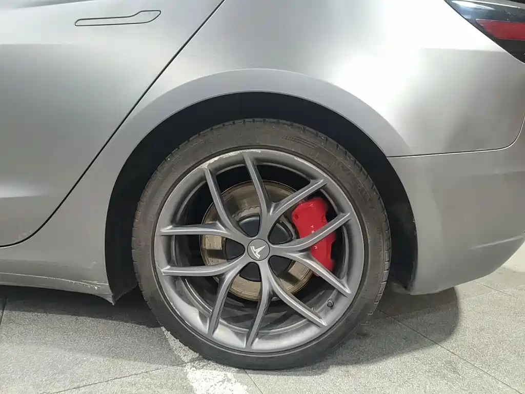 Tesla Model 3 — миниатюра 16