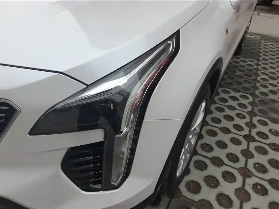 CADILLAC XT4
