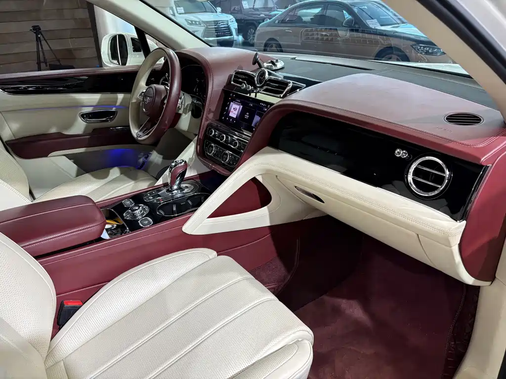 Bentley Bentayga — миниатюра 17