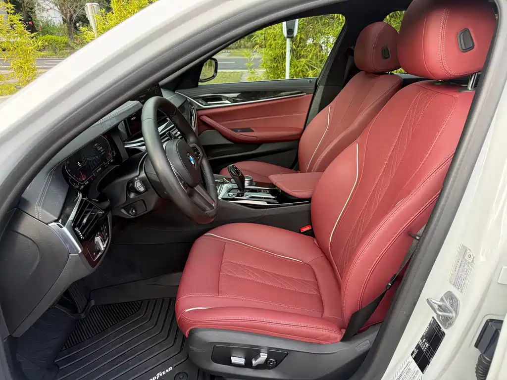 BMW 5 Series — миниатюра 10