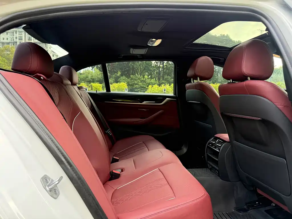BMW 5 Series — миниатюра 16