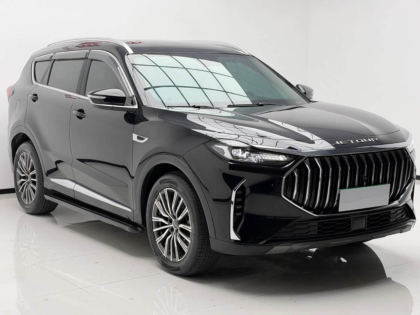 Jetour Jetour X70 PLUS 1.5 л 2023 г. Чёрный, пробег 23000 км