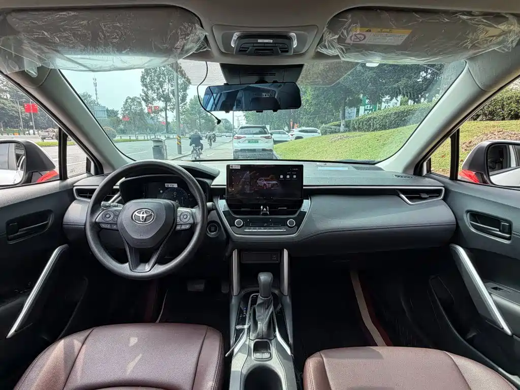 Toyota Corolla Cross — миниатюра 13