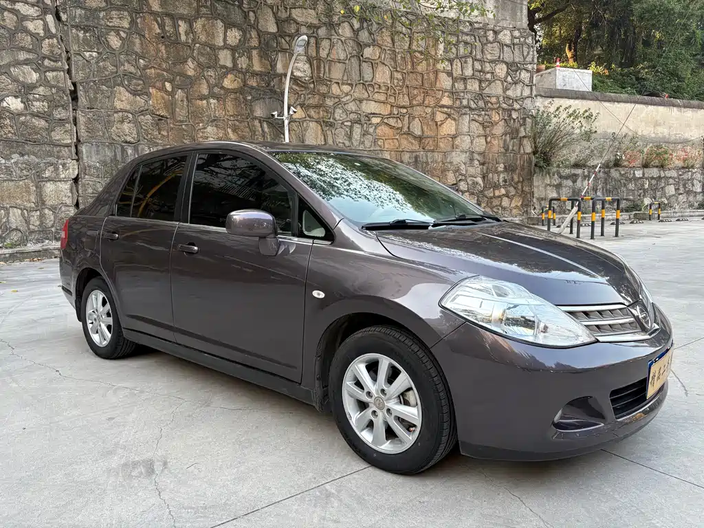 Nissan Tiida — миниатюра 2