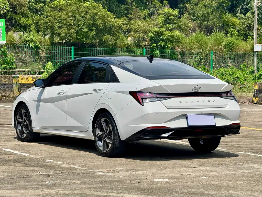 Hyundai Elantra — миниатюра 14