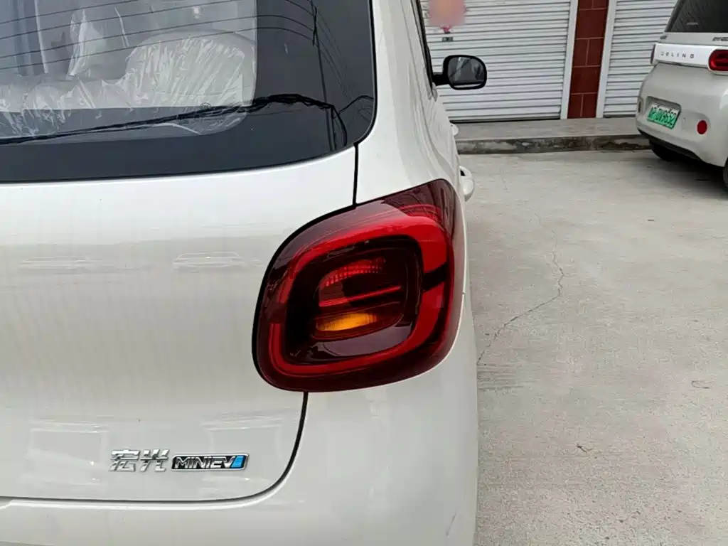 Wuling MINIEV — миниатюра 8