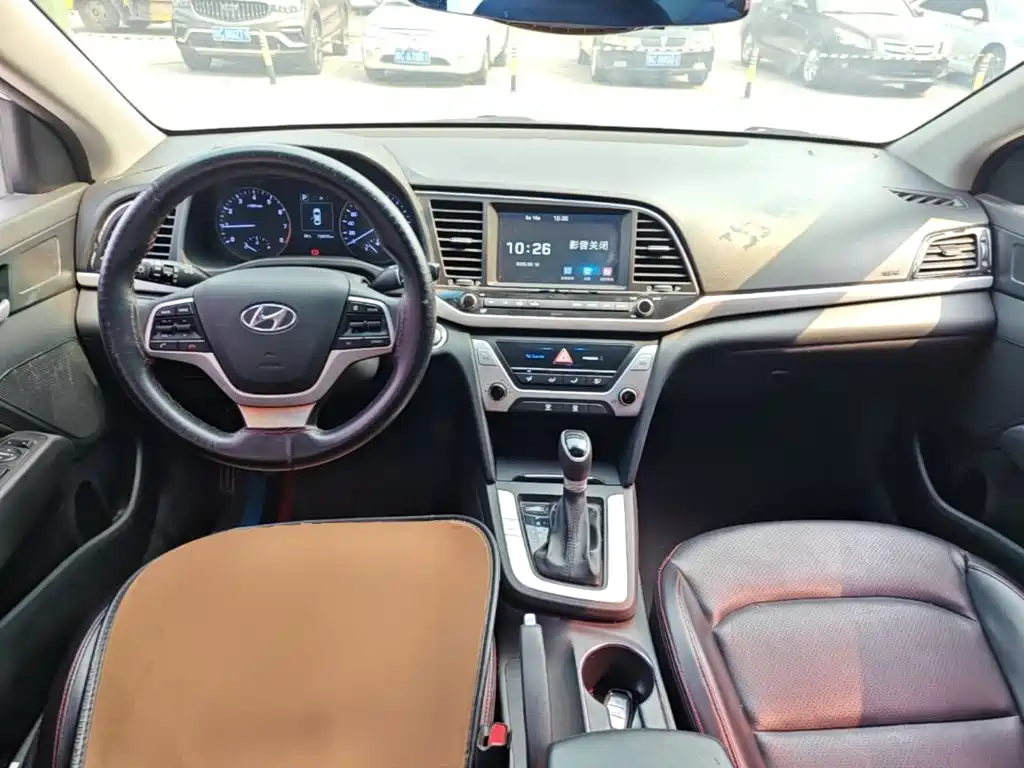 Hyundai Elantra — миниатюра 10