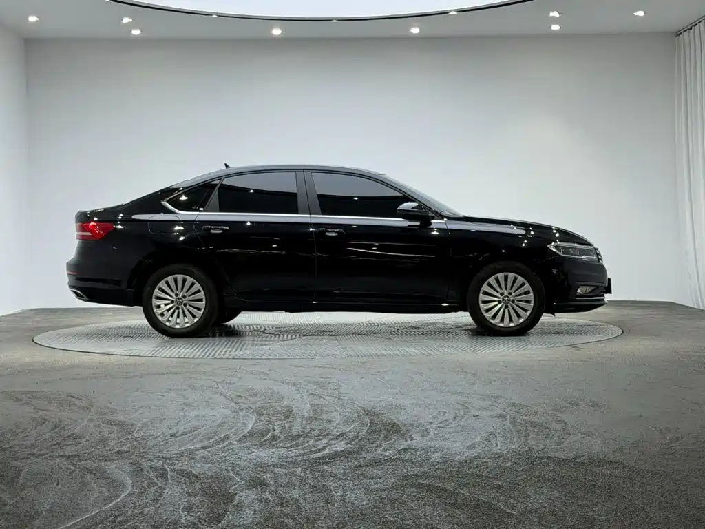 Volkswagen Lavida — миниатюра 4