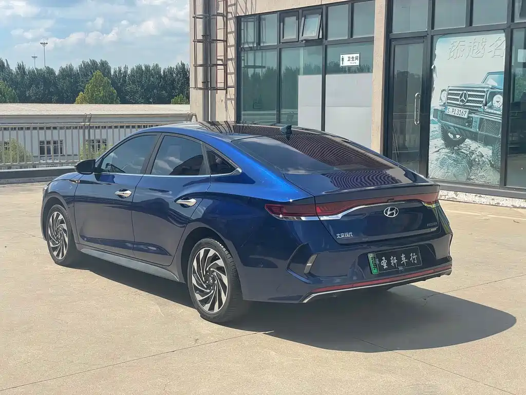 Hyundai Fista EV — миниатюра 6