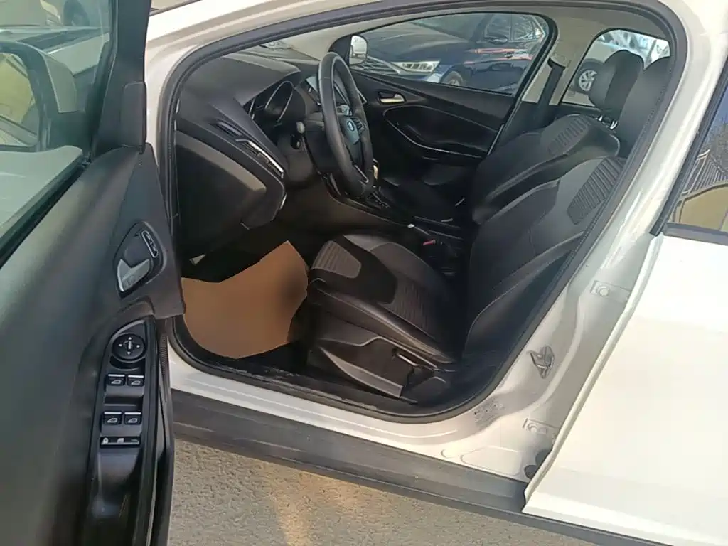 Ford Focus — миниатюра 16