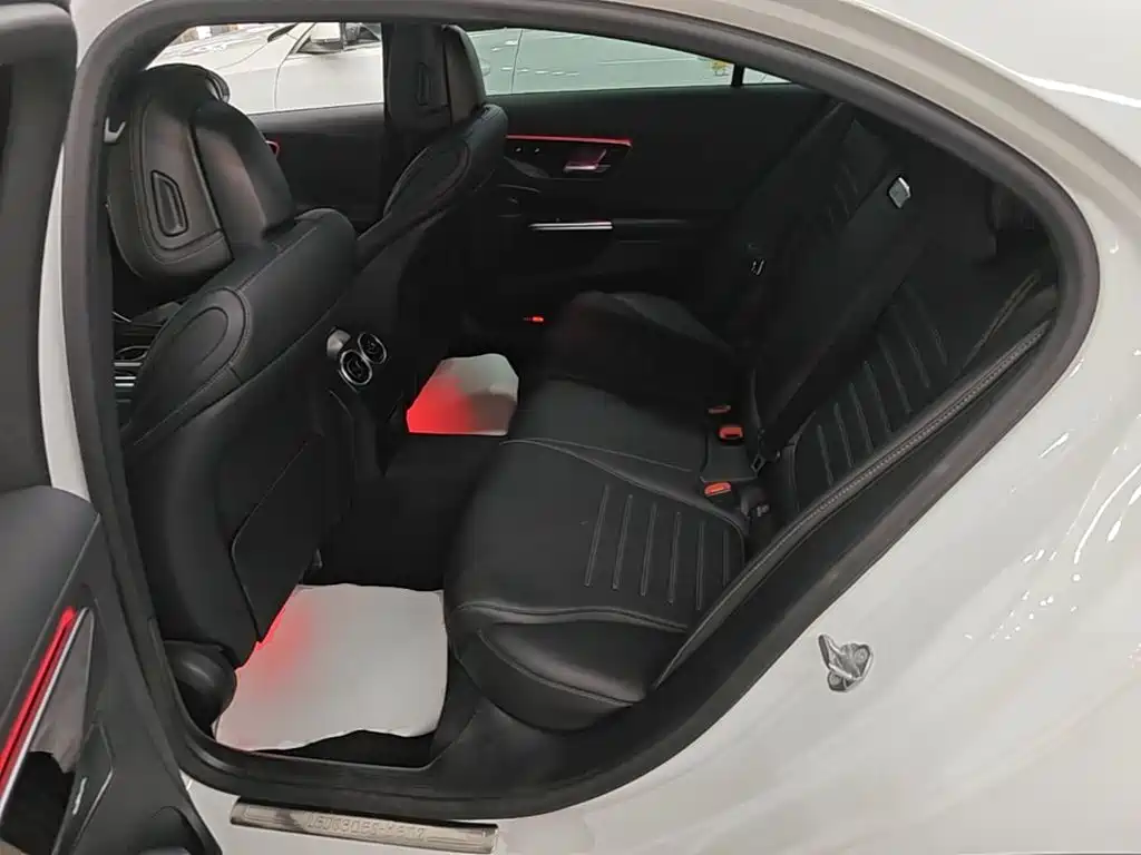 Mercedes-Benz C-Class — миниатюра 17