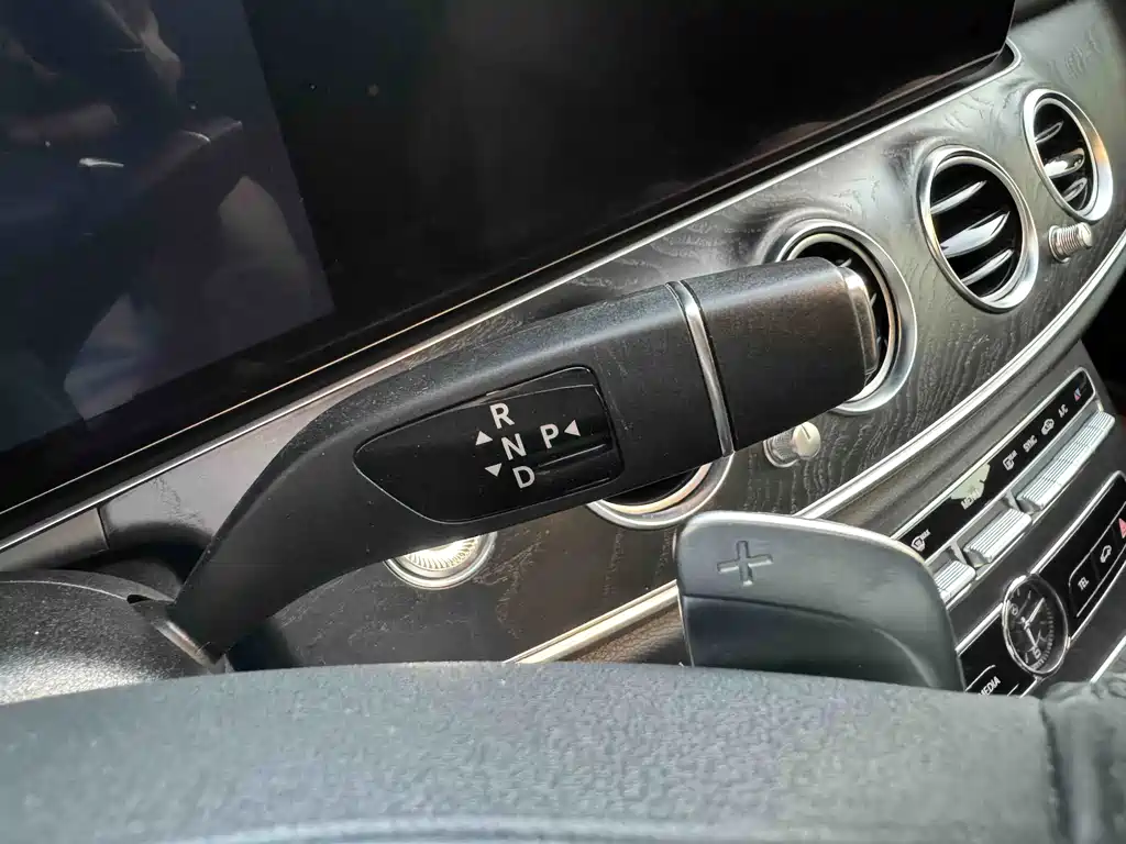 Mercedes-Benz E-Class — миниатюра 12
