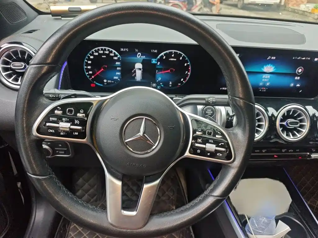 Mercedes-Benz GLB — миниатюра 3