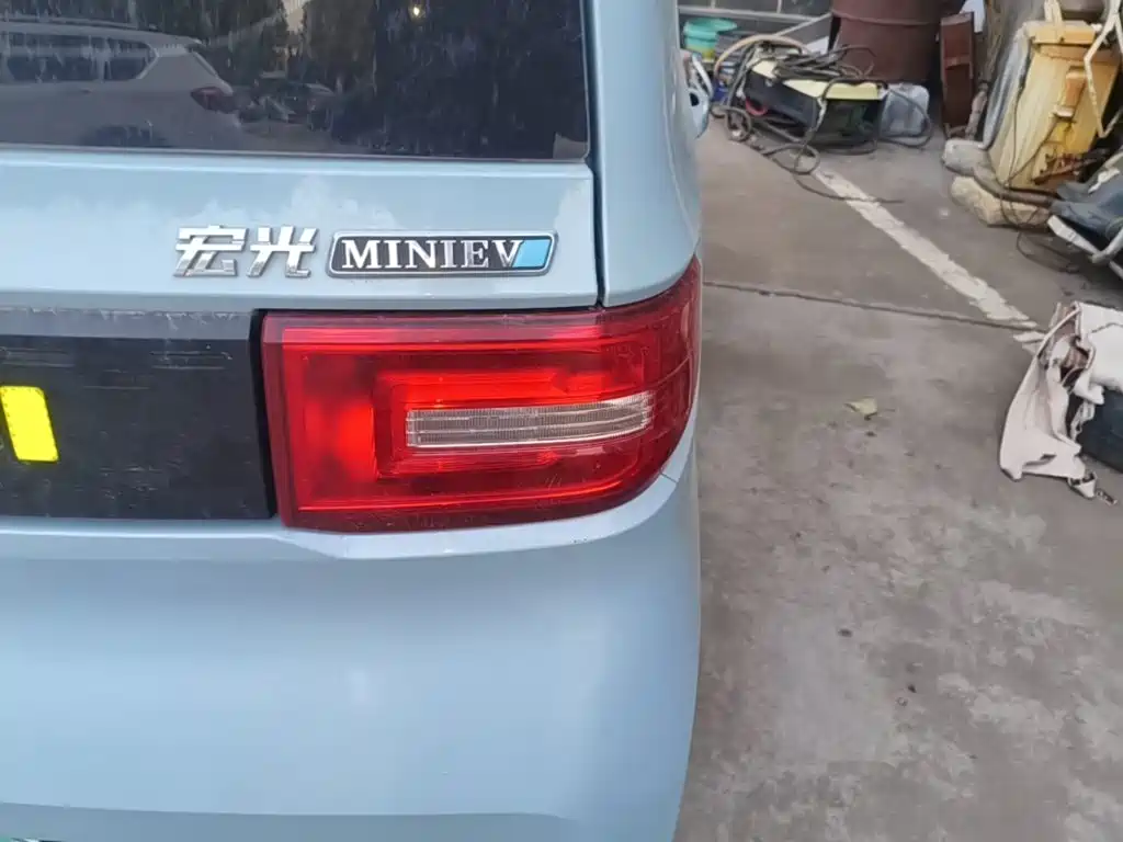 Wuling MINIEV — миниатюра 8