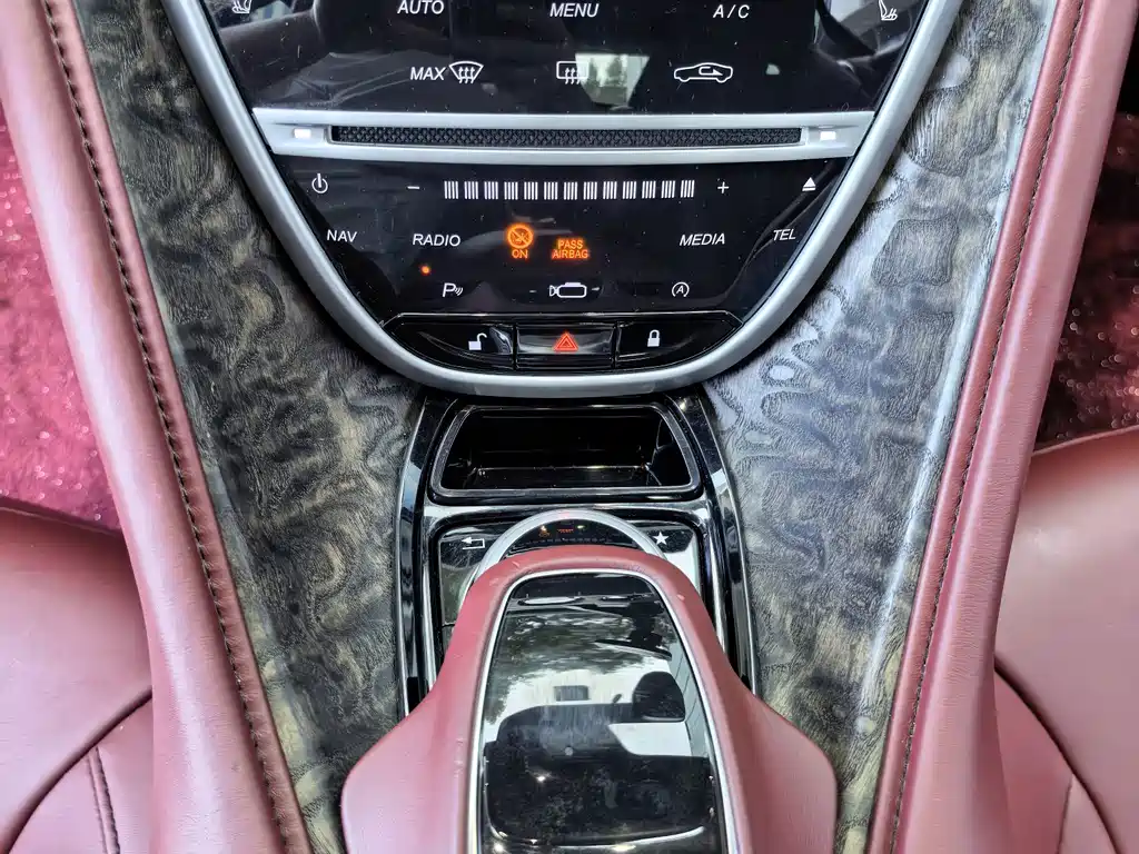 Aston Martin DB11 — миниатюра 23