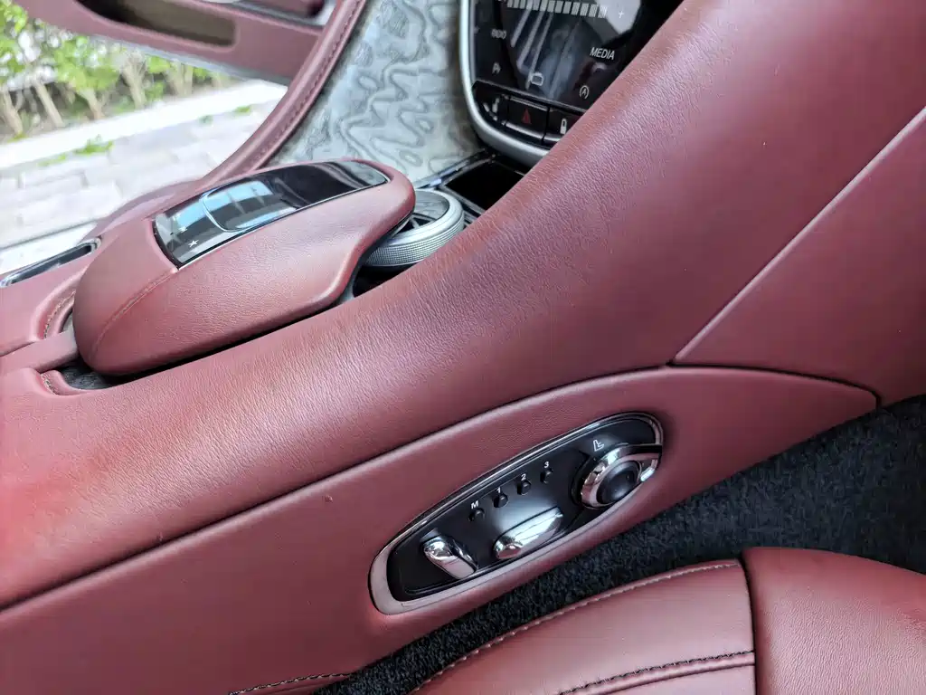 Aston Martin DB11 — миниатюра 29