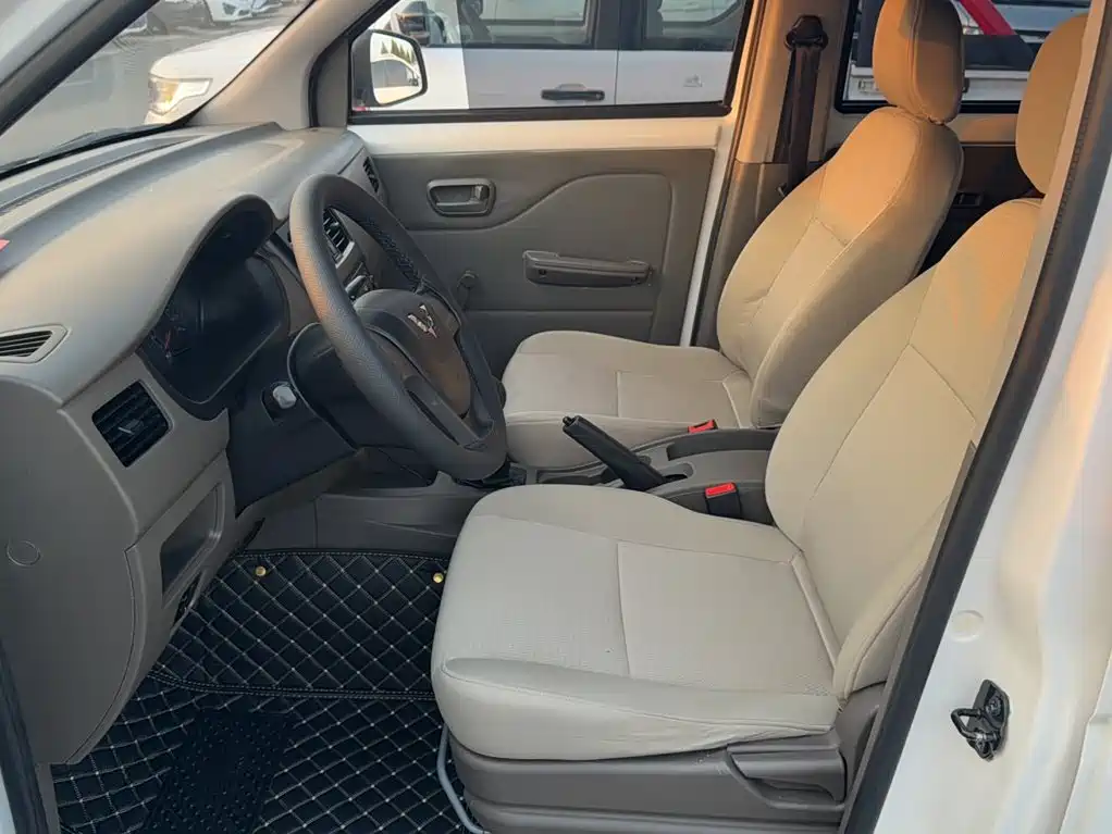 Wuling Rongguang V — миниатюра 18
