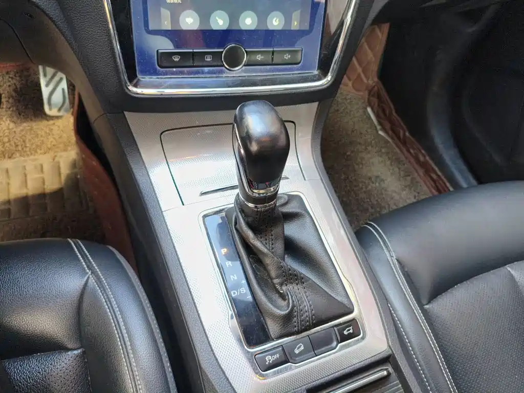 Roewe RX5 — миниатюра 10