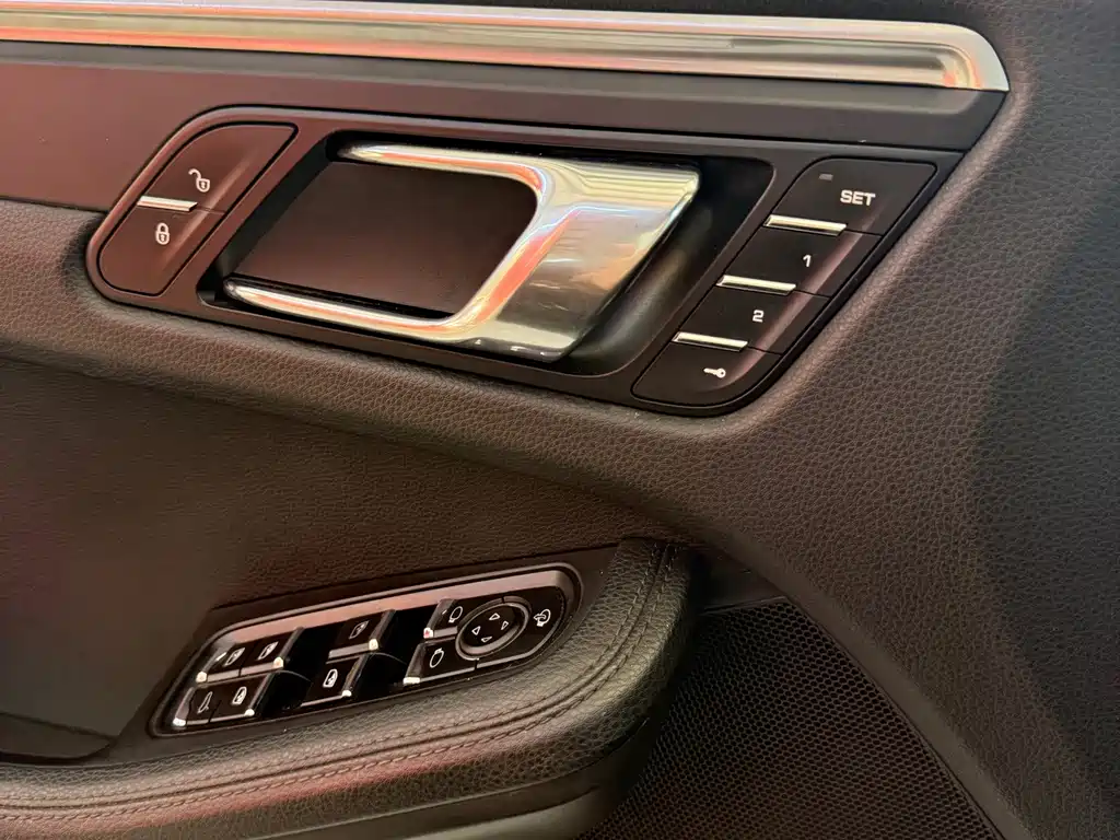 Porsche Macan — миниатюра 12
