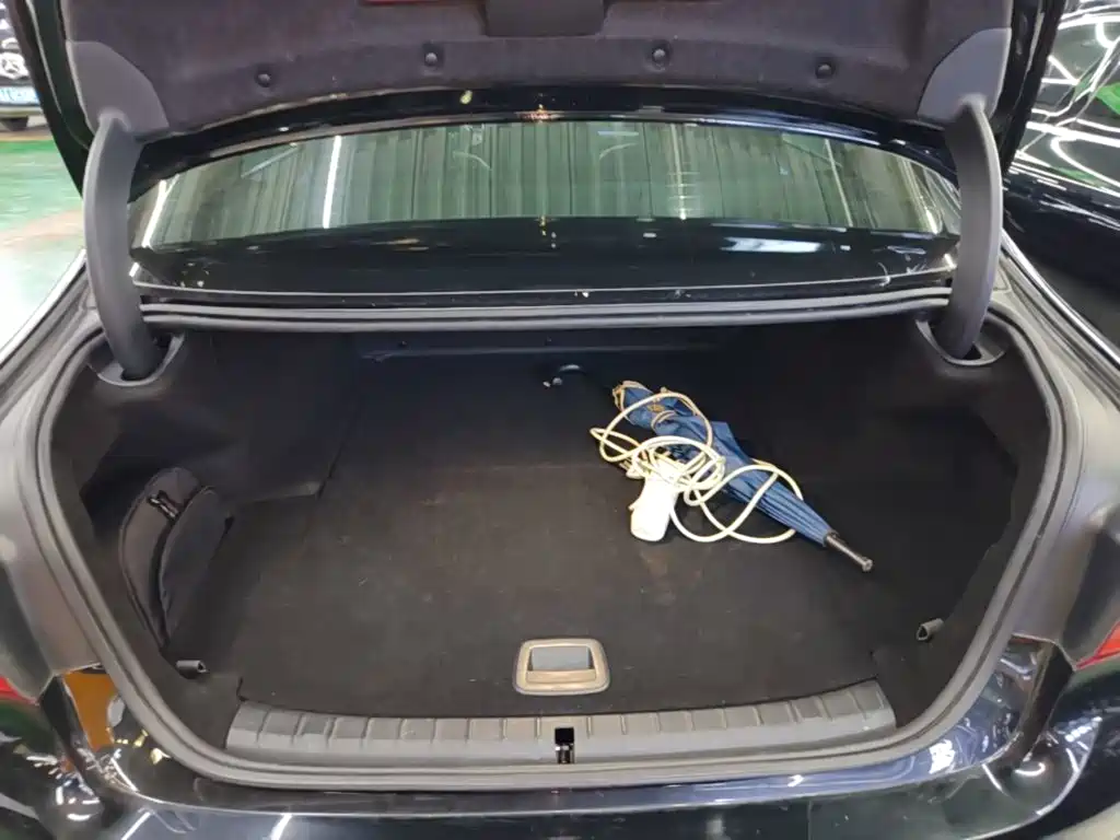 BMW 5 Series New Energy — миниатюра 19