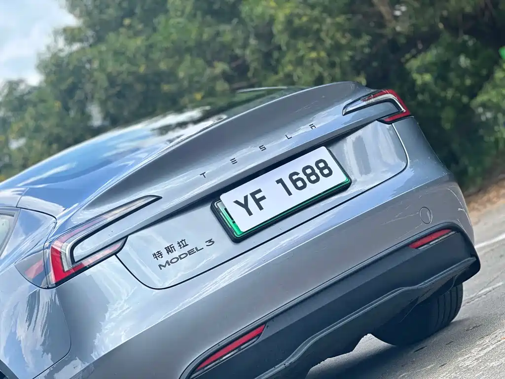 Tesla Model 3 — миниатюра 8