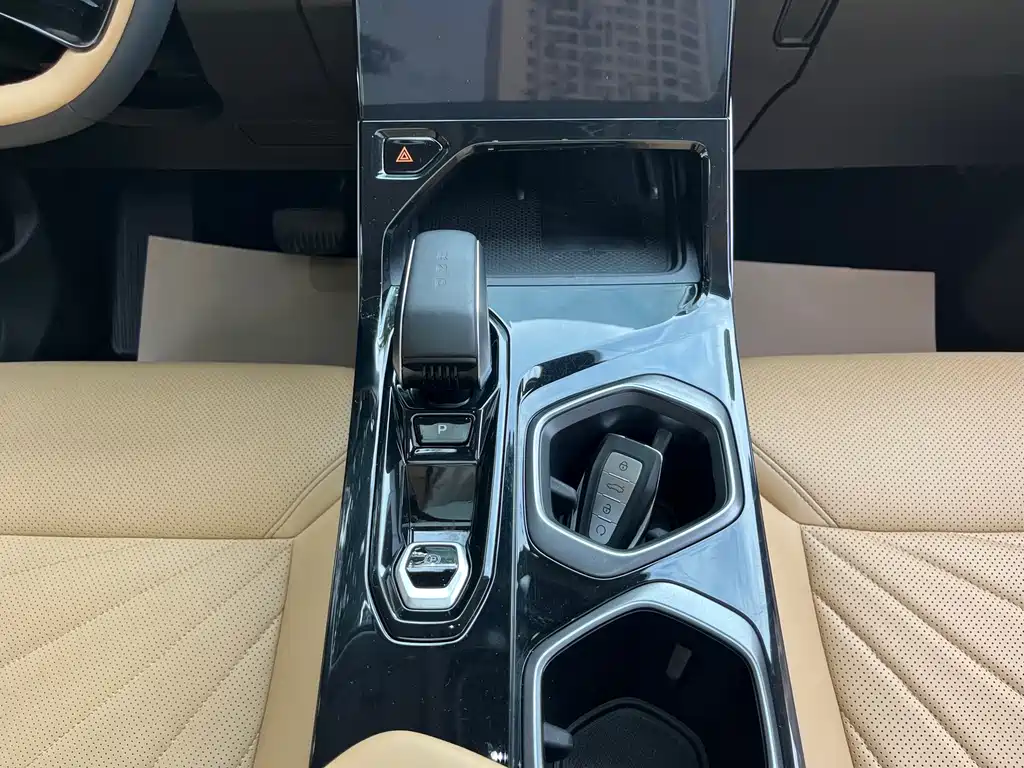 Geely Boyue L — миниатюра 14
