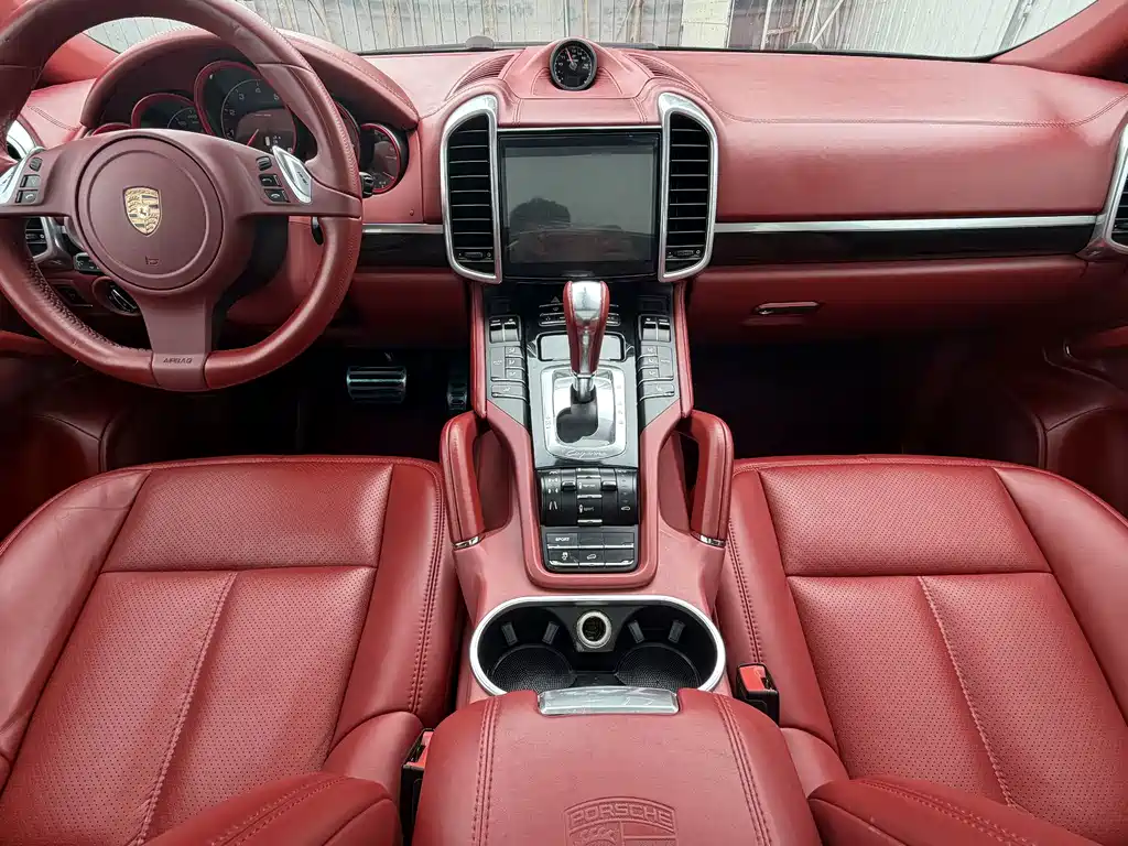 Porsche Cayenne — миниатюра 12
