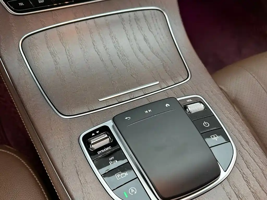 Mercedes-Benz E-Class — миниатюра 15