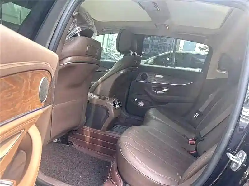 Mercedes-Benz E-Class — миниатюра 3