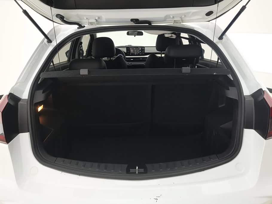 Geely Vision X3 1.5 л 2022 г. Белый, пробег 36700 км