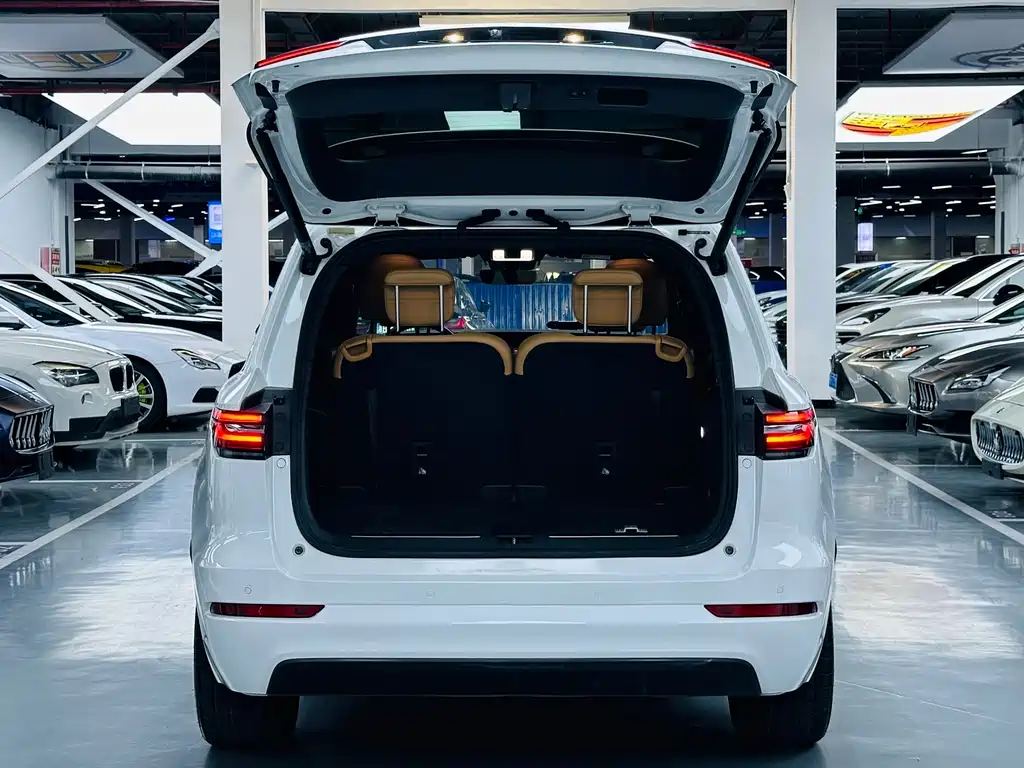 Li Auto Li ONE — миниатюра 11