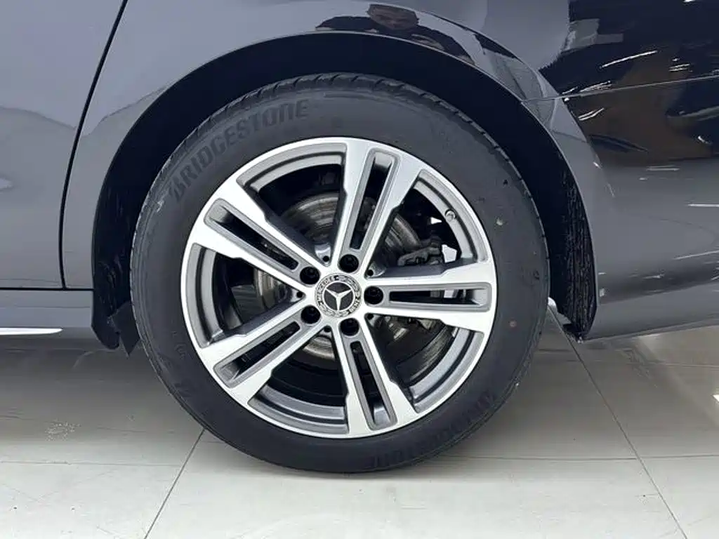 Mercedes-Benz E-Class — миниатюра 12