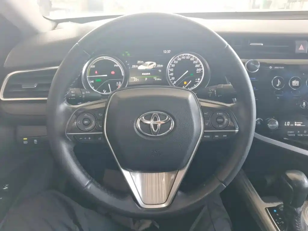 Toyota Camry — миниатюра 11