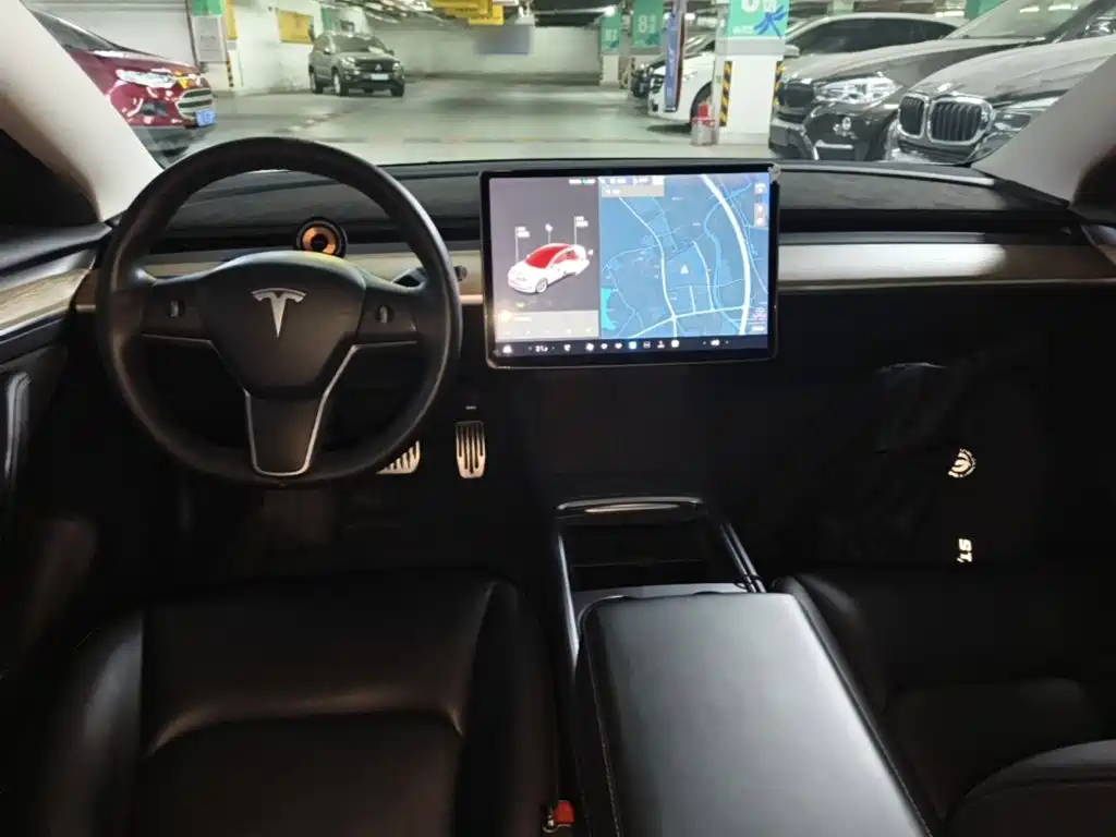 Tesla Model 3 — миниатюра 10