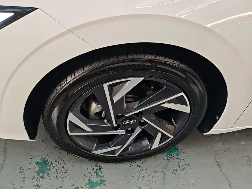 Hyundai Elantra — миниатюра 23